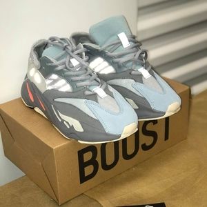 Adidas Yeezy Boost 700